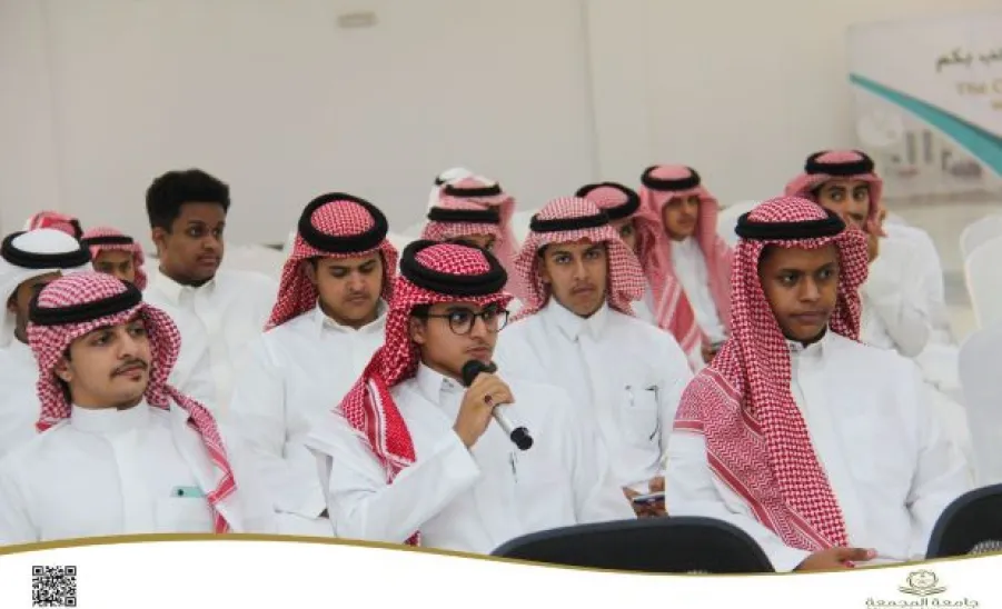The General Administration of Services takes part in the College of Nursing's orientation meeting for freshmen  -  3