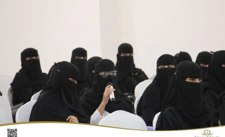 The General Administration of Services takes part in the College of Nursing's orientation meeting for freshmen  -  2