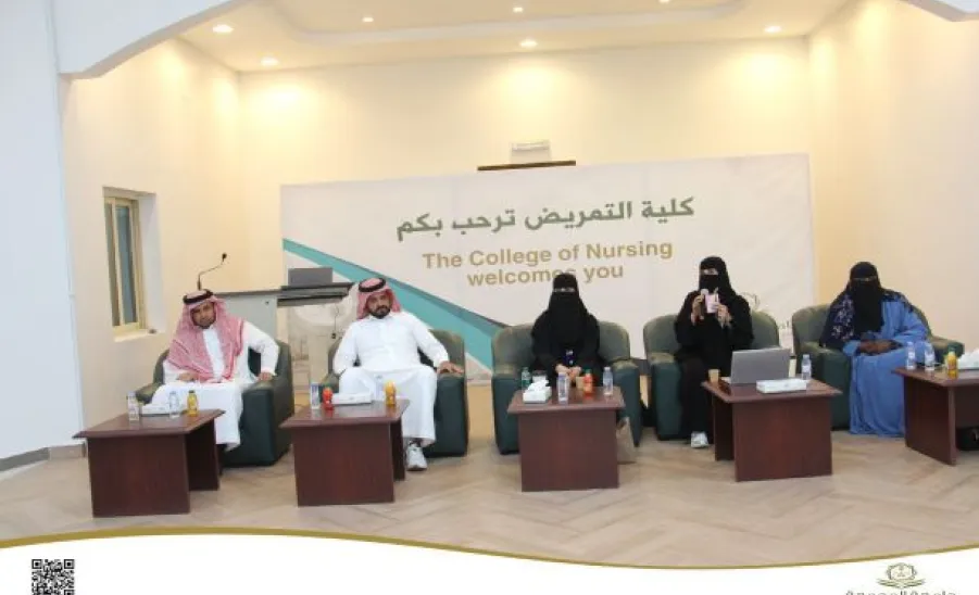 The General Administration of Services takes part in the College of Nursing's orientation meeting for freshmen  -  1