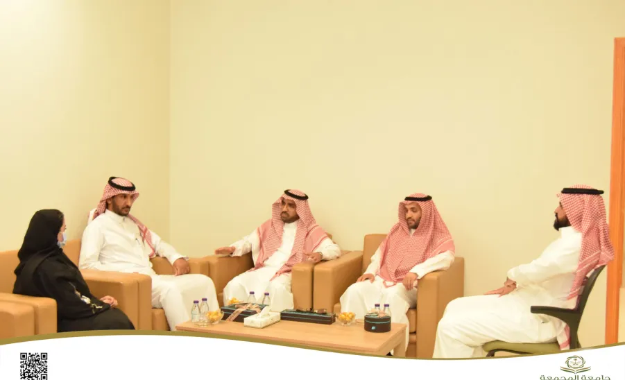 عميد الدراسات العليا والبحث العلمي يقوم بزيارة للكلية - زيارة عميد الدراسات العليا والبحث العلمي للكلية