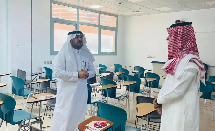 الرئيس التنفيذي للكلية التطبيقية يقوم بزيارة بفرع الكلية بالزلفي - زيارة الزلفي 
