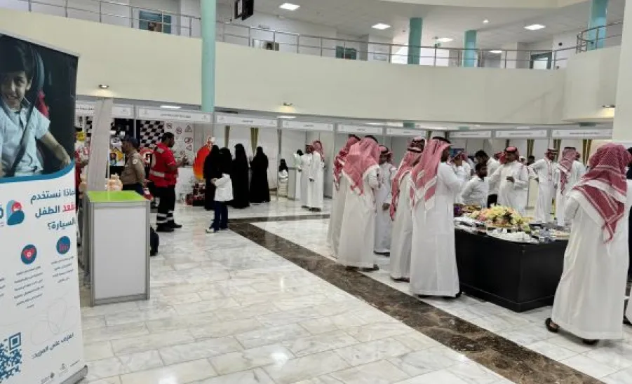 public school students and members of the community participates in the exhibition on traffic safety  -  2