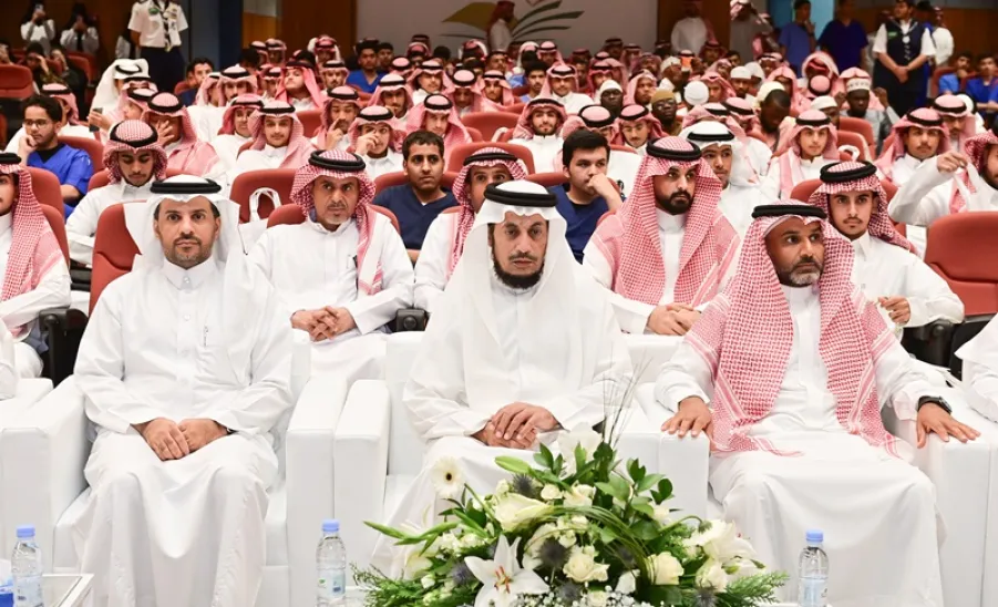 الجامعة تقيم اللقاء السنوي للطلبة المستجدين للعام الجامعي 1446هـ  - قيادات الجامعة في اللقاء السنوي للطلبة المستجدين