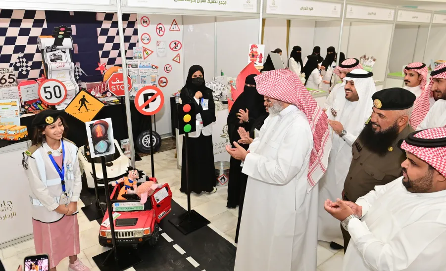 TRAFFIC SAFETY EXHIBITION HELD BY MU IN HAWTAT SUDAIR
 - جامعة المجمعة