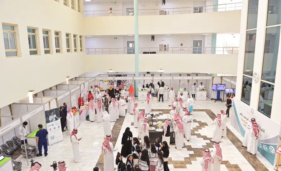 TRAFFIC SAFETY EXHIBITION HELD BY MU IN HAWTAT SUDAIR
 - جامعة المجمعة