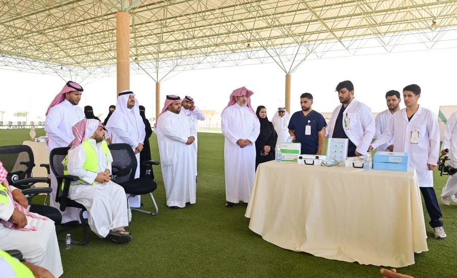TRAFFIC SAFETY EXHIBITION HELD BY MU IN HAWTAT SUDAIR
 - جامعة المجمعة