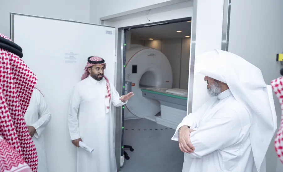 MU RECTOR LAUNCHES THE RADIOLOGY DEPARTMENT'S TRAINING PROGRAM AT THE MEDICAL CENTER  -  تدشين البرنامج التدريبي لمشروع قسم الاشعة في المركز الطبي الجامعي