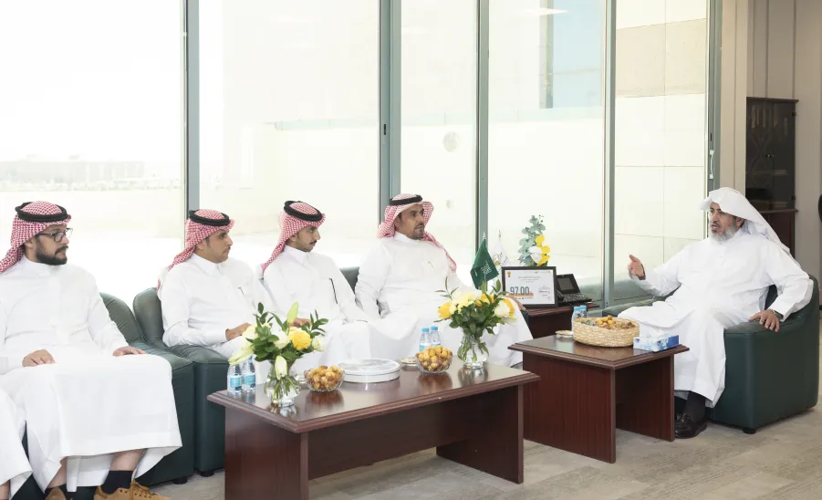وكيل الجامعة للتنمية والاستثمار يستقبل فريق الإدارة العامة للموارد البشرية -  وكيل الجامعة للتنمية والاستثمار يستقبل فريق الإدارة العامة للموارد البشرية