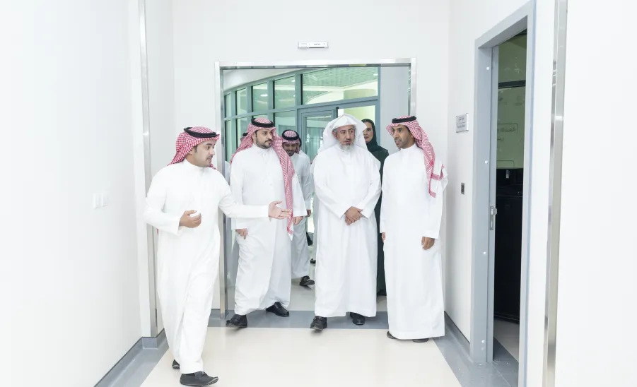 MU RECTOR LAUNCHES THE RADIOLOGY DEPARTMENT'S TRAINING PROGRAM AT THE MEDICAL CENTER  -  تدشين البرنامج التدريبي لمشروع قسم الاشعة في المركز الطبي الجامعي