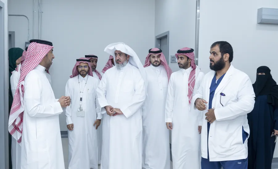 MU RECTOR LAUNCHES THE RADIOLOGY DEPARTMENT'S TRAINING PROGRAM AT THE MEDICAL CENTER  -  تدشين البرنامج التدريبي لمشروع قسم الاشعة في المركز الطبي الجامعي