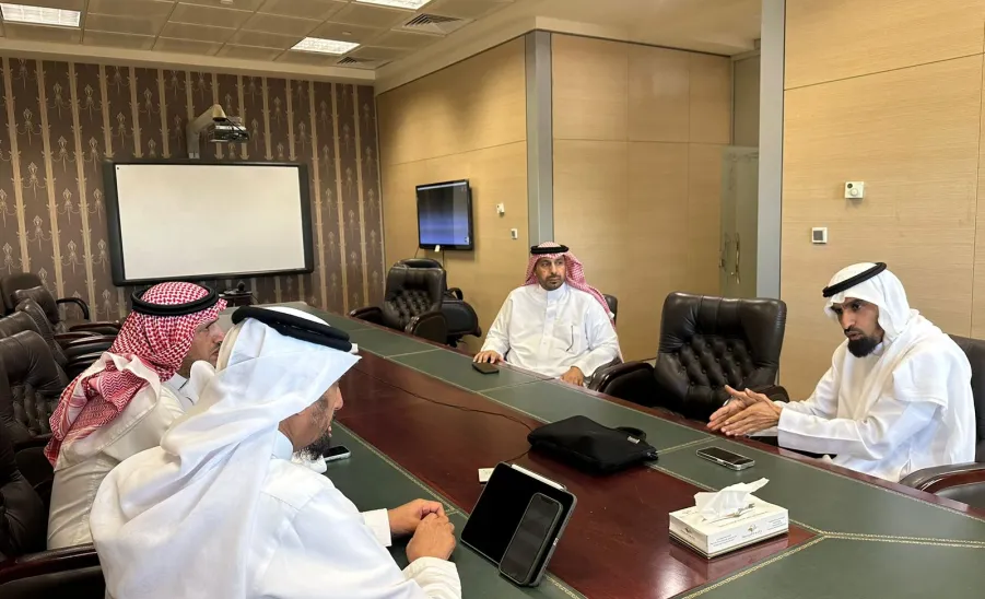 The Dean meets a member of the Intellectual Awareness Unit -  عميد كلية التربية يلتقي عضو وحدة التوعية الفكرية