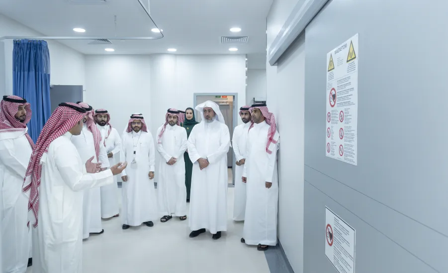MU RECTOR LAUNCHES THE RADIOLOGY DEPARTMENT'S TRAINING PROGRAM AT THE MEDICAL CENTER  -  تدشين البرنامج التدريبي لمشروع قسم الاشعة في المركز الطبي الجامعي