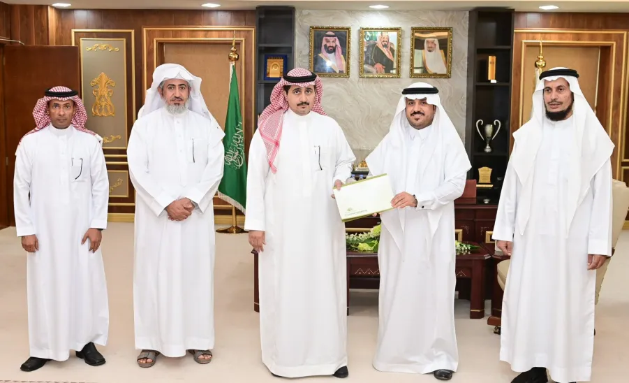 MU rector honors the Applied College  - تكريم