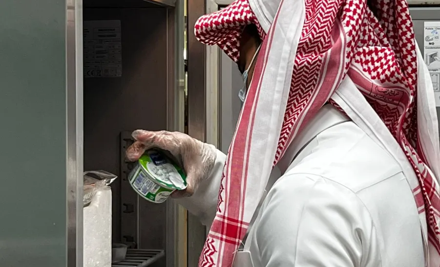 الصحة المهنية والبيئة تُنفذ جولات ميدانية لمطاعم و بوفيهات الجامعة -  الصحة المهنية و البيئة: تُنفذ عدد من الجولات لمطاعم و بوفيهات بمرافق الجامعة