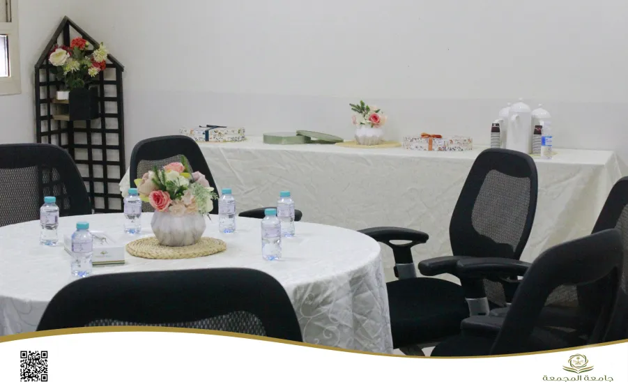 The Vice-Dean conducts a meeting with the employees  -  لقاء وكيلة الكلية لشؤون الطالبات مع الموظفات