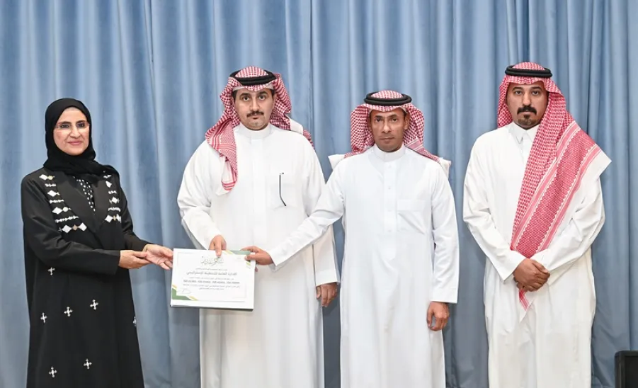 الجامعة تتسلم شهادات الآيزو من سمو الأميرة نوف بنت عبدالرحمن آل سعود بعد تحقيقها أربع شهادات في الجودة والتميز ( الآيزو ) - تسليم الشهادة 