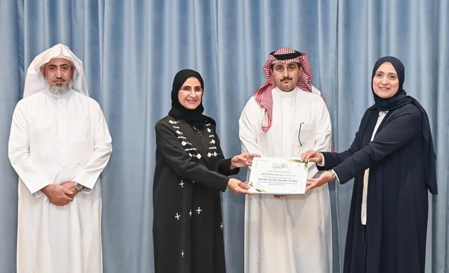 الجامعة تتسلم شهادات الآيزو من سمو الأميرة نوف بنت عبدالرحمن آل سعود بعد تحقيقها أربع شهادات في الجودة والتميز ( الآيزو ) - تسليم الشهادة 