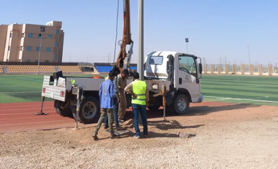 The General Administration of Projects maintains the university's stadium  - صورة