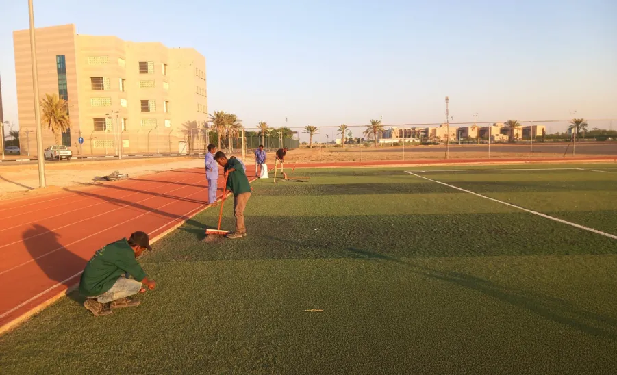 The General Administration of Projects maintains the university's stadium  - صورة