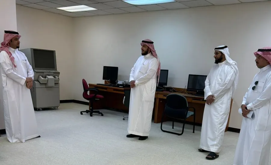 مركز الوثائق والمحفوظات يزور معهد الإدارة العامة بالرياض لتبادل الخبرات - .