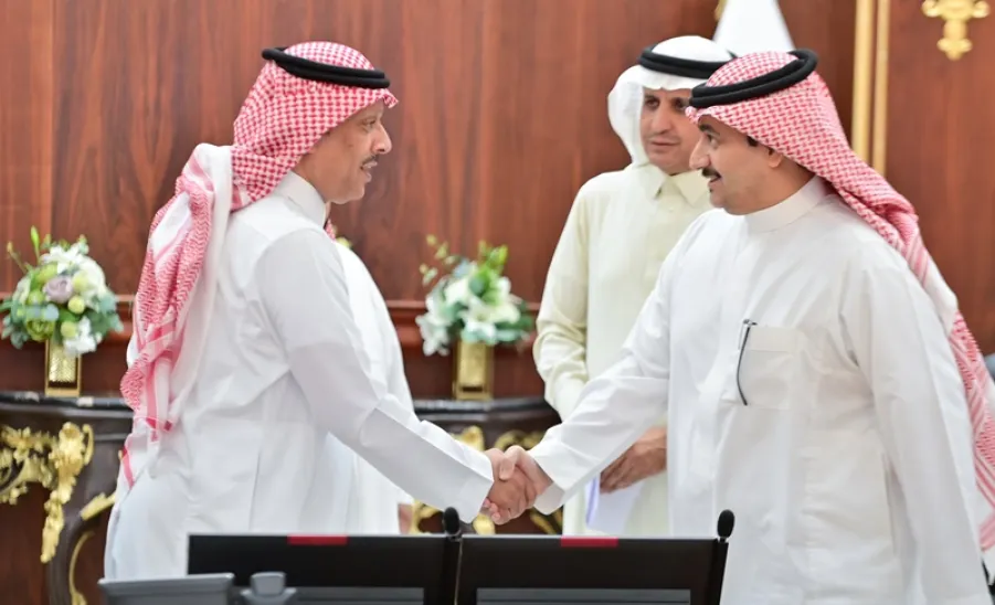 MU SIGNS MULTIPE CONSTRUCTION AND OPERATION CONTRACTS WITH DIFFERENT COMPANIES  -  رئيس جامعة المجمعة 
