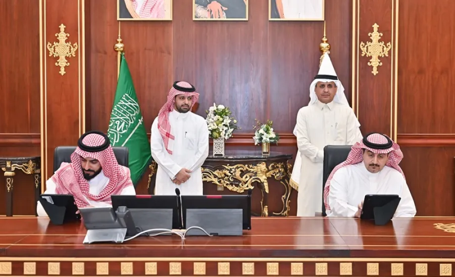 MU SIGNS MULTIPE CONSTRUCTION AND OPERATION CONTRACTS WITH DIFFERENT COMPANIES  -  توقيع رئيس جامعة المجمعة 