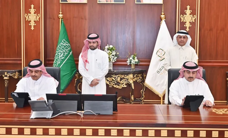 MU SIGNS MULTIPE CONSTRUCTION AND OPERATION CONTRACTS WITH DIFFERENT COMPANIES  -  توقيع رئيس جامعة المجمعة 