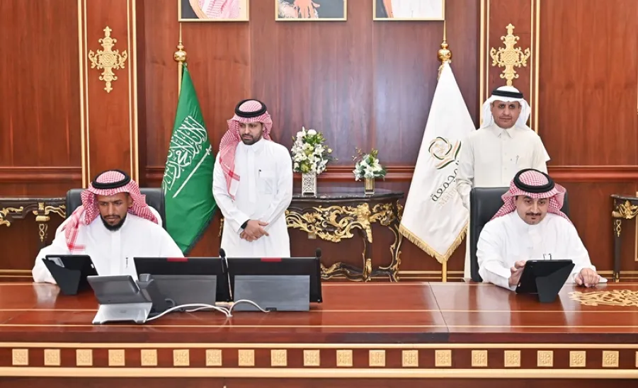 MU SIGNS MULTIPE CONSTRUCTION AND OPERATION CONTRACTS WITH DIFFERENT COMPANIES  -  توقيع رئيس جامعة المجمعة 