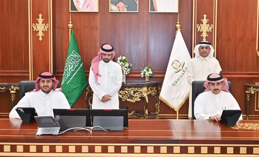 MU SIGNS MULTIPE CONSTRUCTION AND OPERATION CONTRACTS WITH DIFFERENT COMPANIES  -  توقيع رئيس جامعة المجمعة 