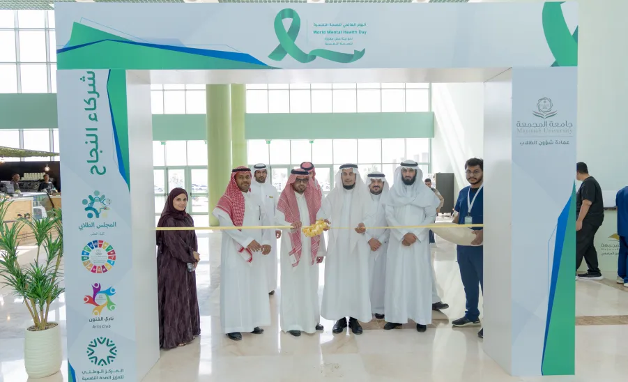 الجامعة تفعل اليوم العالمي للصحة النفسية 2024 -  وكيل الجامعة للشؤون التعليمية يفتتح معرض الصحة النفسية 
