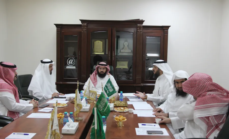 مجلس كلية الشريعة والقانون يعقد اجتماعه 'الرابع عشر ' -  كلية الشريعة والقانون