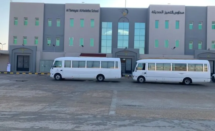 بمناسبة اليوم العالمي للطفل : الجامعة تساهم بتقديم خدمات النقل لعدد من مدارس التعليم العام  -  1