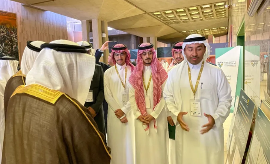 The College of Engineering presents a paper in the Road Safety and Sustainability Conference -  طلاب كلية الهندسة يشاركون بورقة علمية في مؤتمر سلامة واستدامة الطرق
