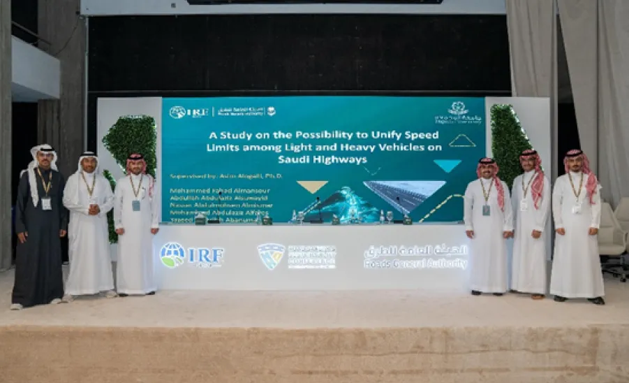 The College of Engineering presents a paper in the Road Safety and Sustainability Conference -  طلاب كلية الهندسة يشاركون بورقة علمية في مؤتمر سلامة واستدامة الطرق