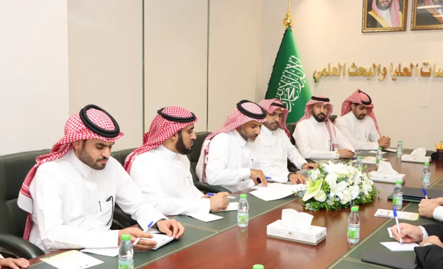 A DELEGATION OF EAST ANGLIA UNIVERSITY VISITS MU TO SEEK MEANS OF COOPERATION BETWEEN TWO SIDES -  #