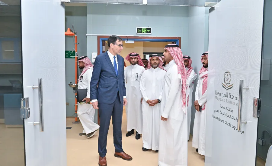 A DELEGATION OF EAST ANGLIA UNIVERSITY VISITS MU TO SEEK MEANS OF COOPERATION BETWEEN TWO SIDES -   وفداً من جامعة ايست انجليا يزور الجامعة 