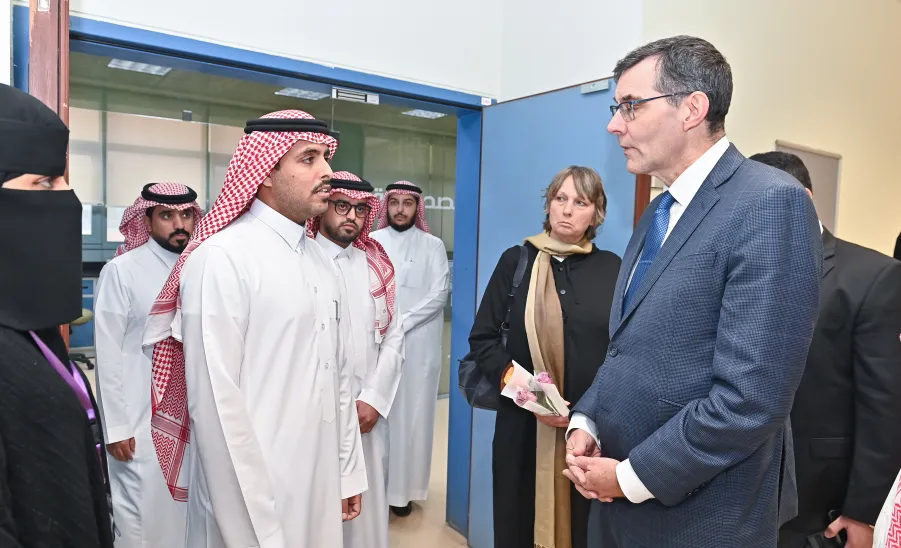A DELEGATION OF EAST ANGLIA UNIVERSITY VISITS MU TO SEEK MEANS OF COOPERATION BETWEEN TWO SIDES -   وفداً من جامعة ايست انجليا يزور الجامعة 