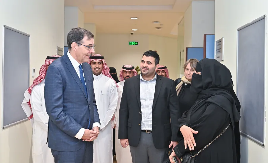 A DELEGATION OF EAST ANGLIA UNIVERSITY VISITS MU TO SEEK MEANS OF COOPERATION BETWEEN TWO SIDES -   وفداً من جامعة ايست انجليا يزور الجامعة 