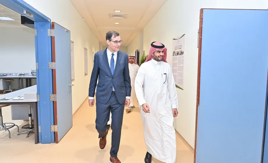 A DELEGATION OF EAST ANGLIA UNIVERSITY VISITS MU TO SEEK MEANS OF COOPERATION BETWEEN TWO SIDES -   وفداً من جامعة ايست انجليا يزور الجامعة 