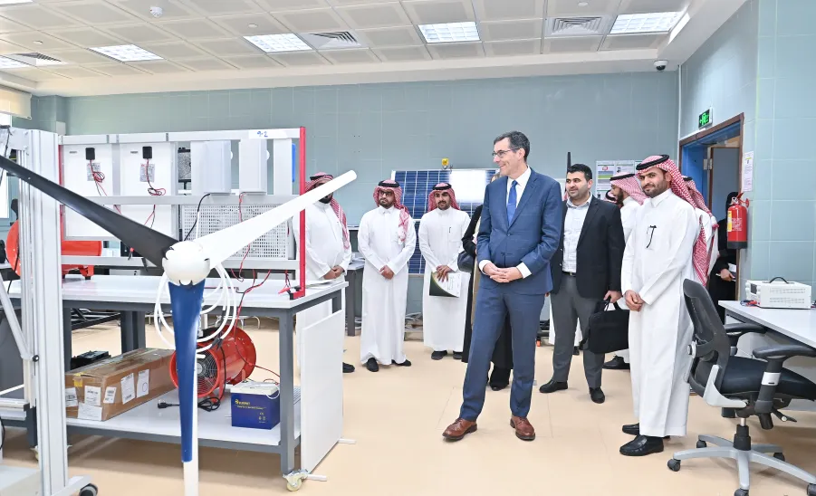 A DELEGATION OF EAST ANGLIA UNIVERSITY VISITS MU TO SEEK MEANS OF COOPERATION BETWEEN TWO SIDES -   وفداً من جامعة ايست انجليا يزور الجامعة 
