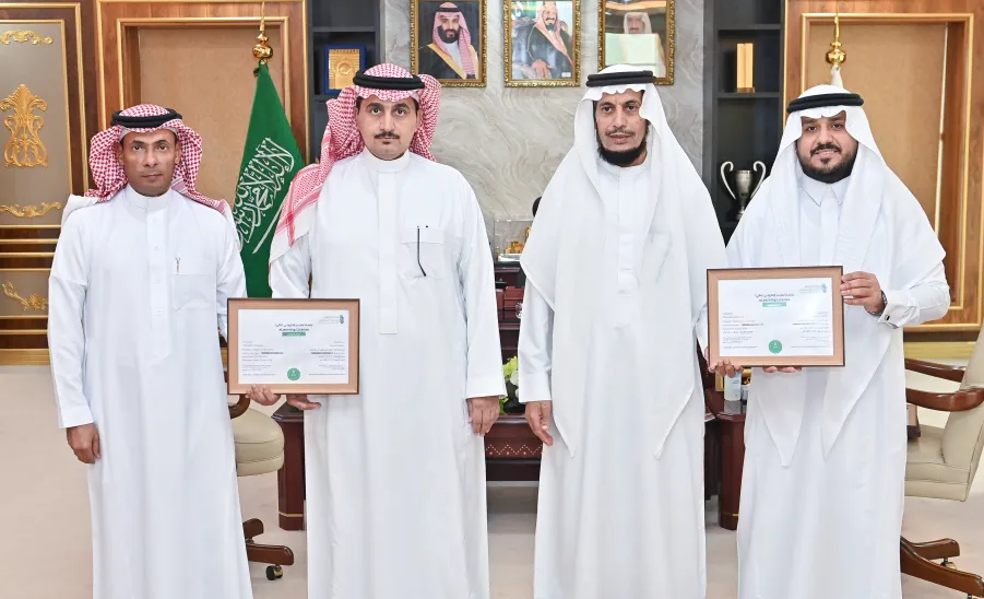 رئيس الجامعة يدشن عدداً من برامج الدبلومات الجديدة التي تقدم ( عن بُعد ) بالكلية التطبيقية - تدشين برامج الدبلومات الجديدة التى تقدم بنظام الدراسة ( عن بُعد ) بالكلية التطبيقية