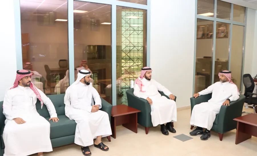 The Vice-Rector for Postgraduate Studies and Scientific Research visits the Archives and Record Center -  .