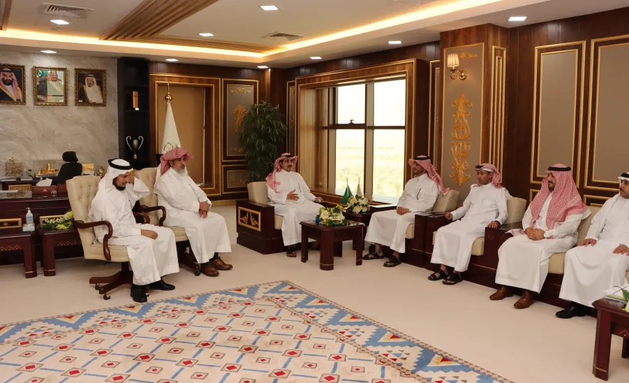 رئيس الجامعة يلتقي بقيادات الجامعة وفرق العمل استعداداً لزيارة تجديد الاعتماد المؤسسي -  رئيس الجامعة يلتقي بقيادات الجامعة
