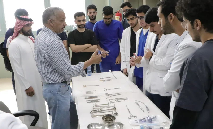 The College of Medicine holds a number of training courses in surgery in cooperation with Irtiqaa platform - كلية الطب تقيم عدد من الدورات التدريبية في الجراحة بالتعاون مع منصة ارتقاء