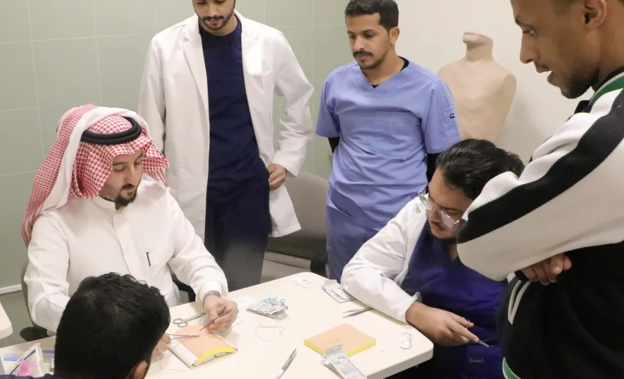 The College of Medicine holds a number of training courses in surgery in cooperation with Irtiqaa platform - كلية الطب تقيم عدد من الدورات التدريبية في الجراحة بالتعاون مع منصة ارتقاء