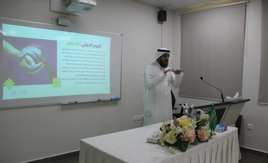 الكلية تنظم لقاء بعنوان : تبادل الثقافات والمعارف اللغوية بين طلاب المنح الدولية - كلية الشريعة والقانون