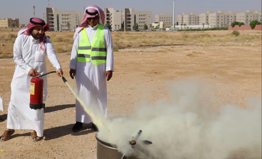 Department of Safety conducts training programs on safety methods -  السلامة تُنفذ عدد من البرامج التدريبية عن كيفية استخدام مع وسائل السلامة