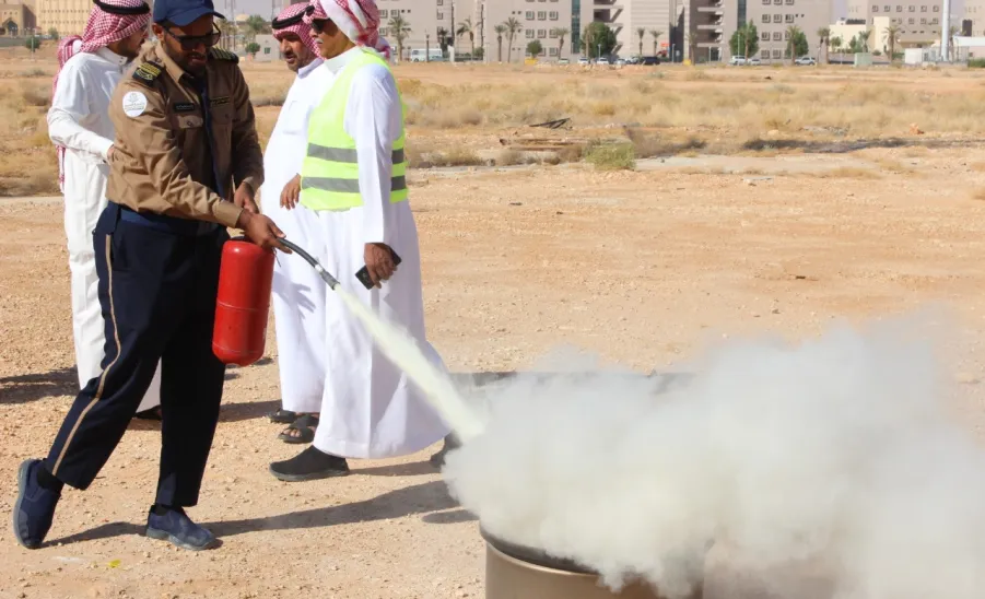Department of Safety conducts training programs on safety methods -  السلامة تُنفذ عدد من البرامج التدريبية عن كيفية استخدام مع وسائل السلامة