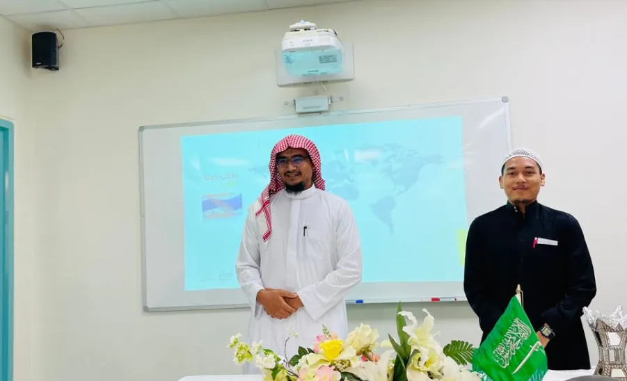 الكلية تنظم لقاء بعنوان : تبادل الثقافات والمعارف اللغوية بين طلاب المنح الدولية - كلية الشريعة والقانون