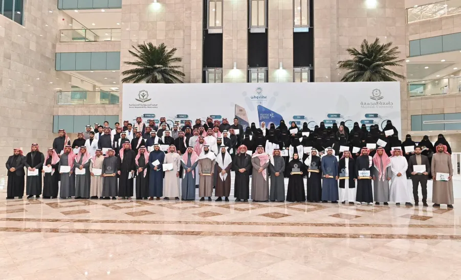 سعادة رئيس الجامعة يكرم عدد من منسوبي الإدارة العامة للمشروعات والتشغيل والصيانة لدعمهم في العمل التطوعي -  صورة 